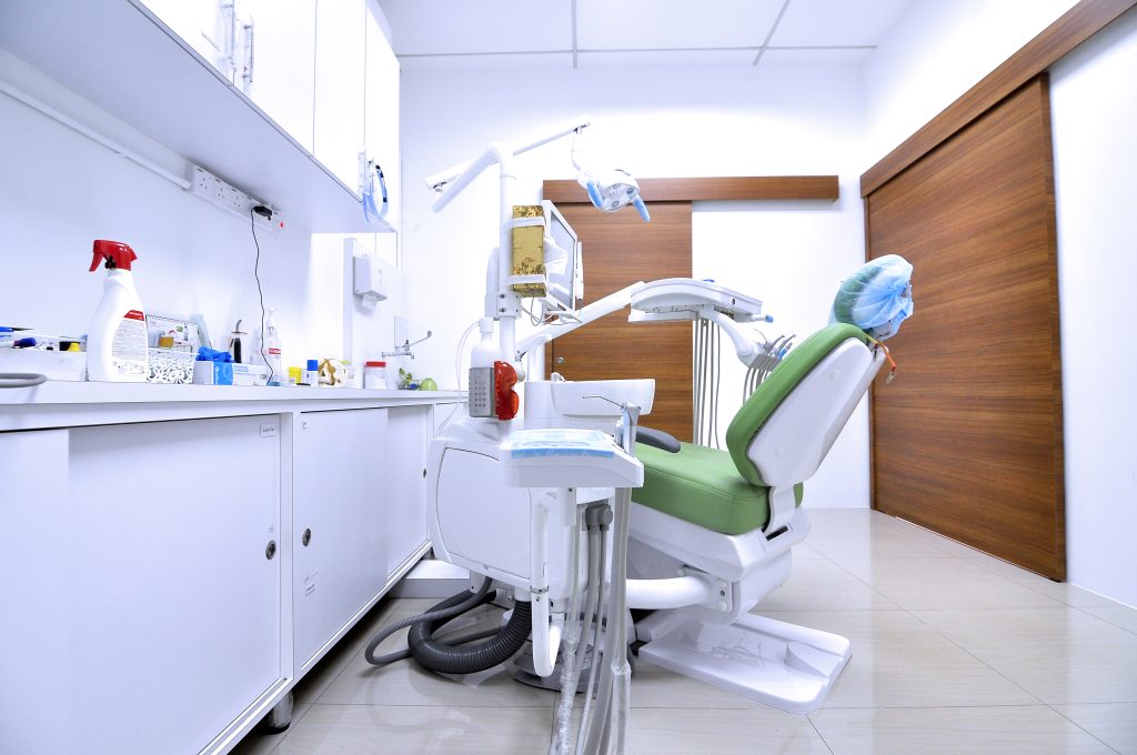 DENTIST KLINIK GIGI JERANTUT LAI(BRACES & GIGI PALSU)